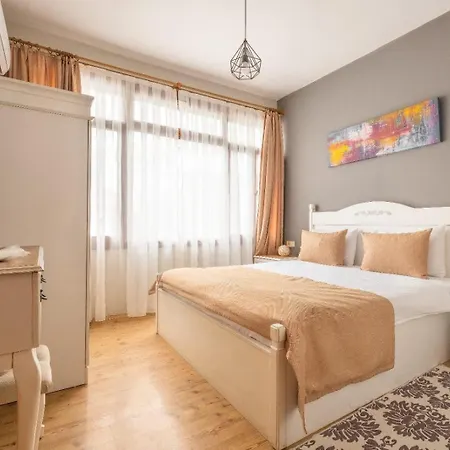 Old Town Deluxe Flats Apartahotel 4*