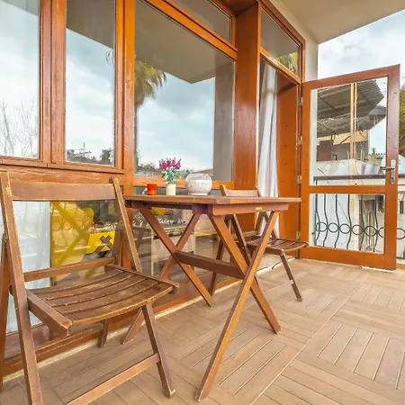 Old Town Deluxe Flats 4*