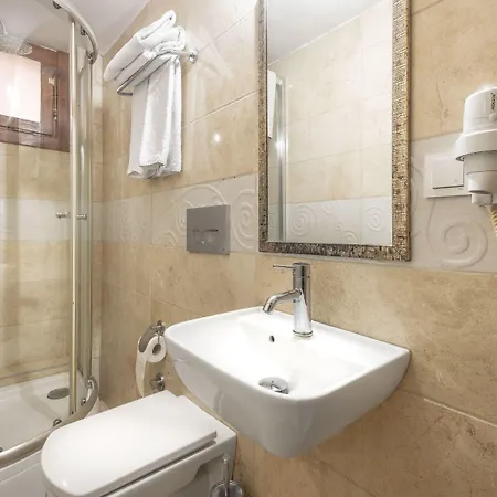 Old Town Deluxe Flats 4*