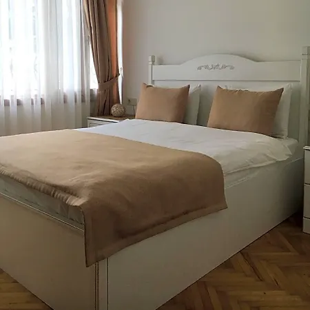 Old Town Deluxe Flats 4*