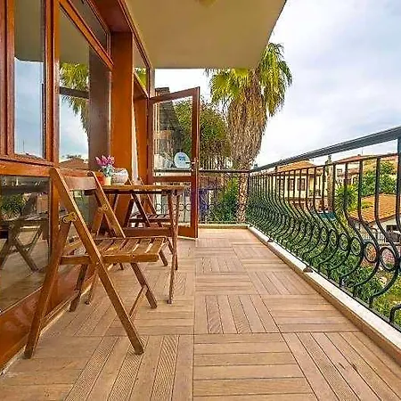 Old Town Deluxe Flats 4*
