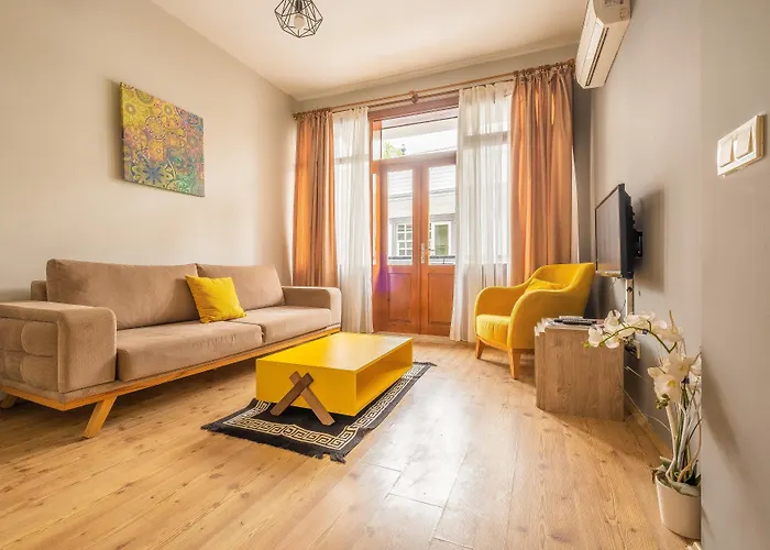 Old Town Deluxe Flats 4*