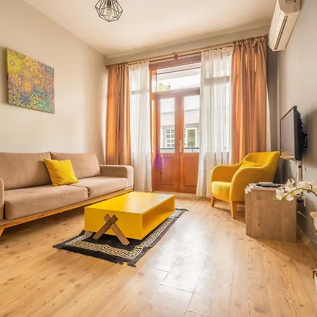 Old Town Deluxe Flats 4*