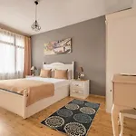 Old Town Deluxe Flats 4*